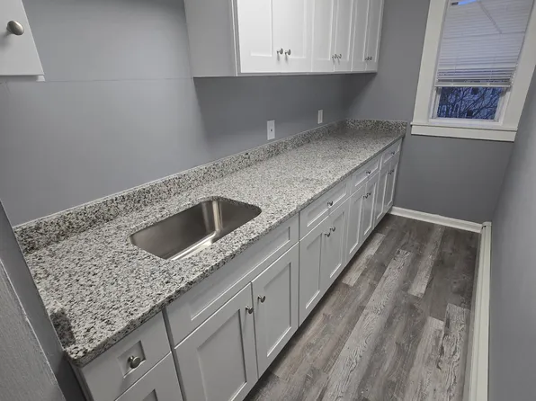 133 University Ave, Lowell, MA 01854