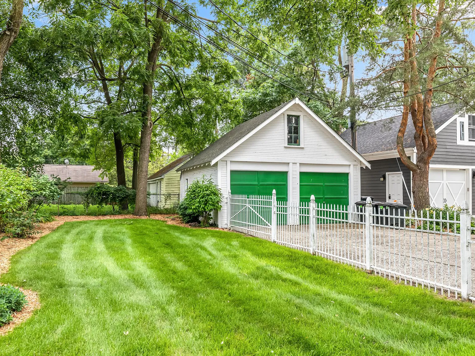 211 Catalpa Dr — Photo 4