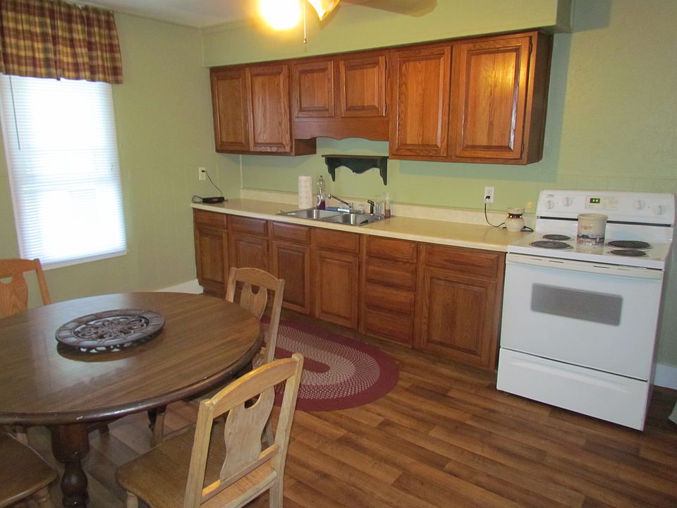 1st image of 615 N 11th St
