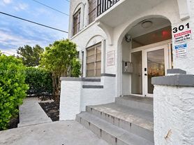 301 SW 10th Ave