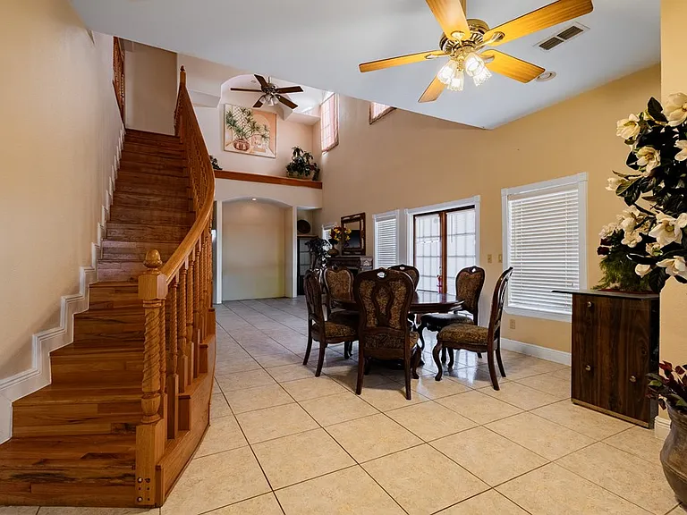 2201 Zacatecas Dr — Photo 13