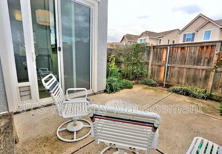 10921 Oakham Dr — Photo 36