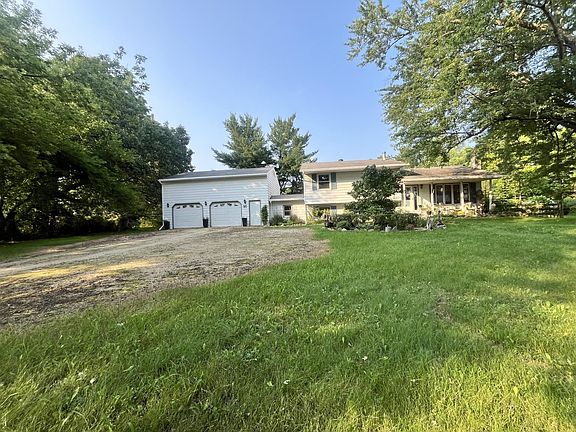 2nd image of 208 1st St