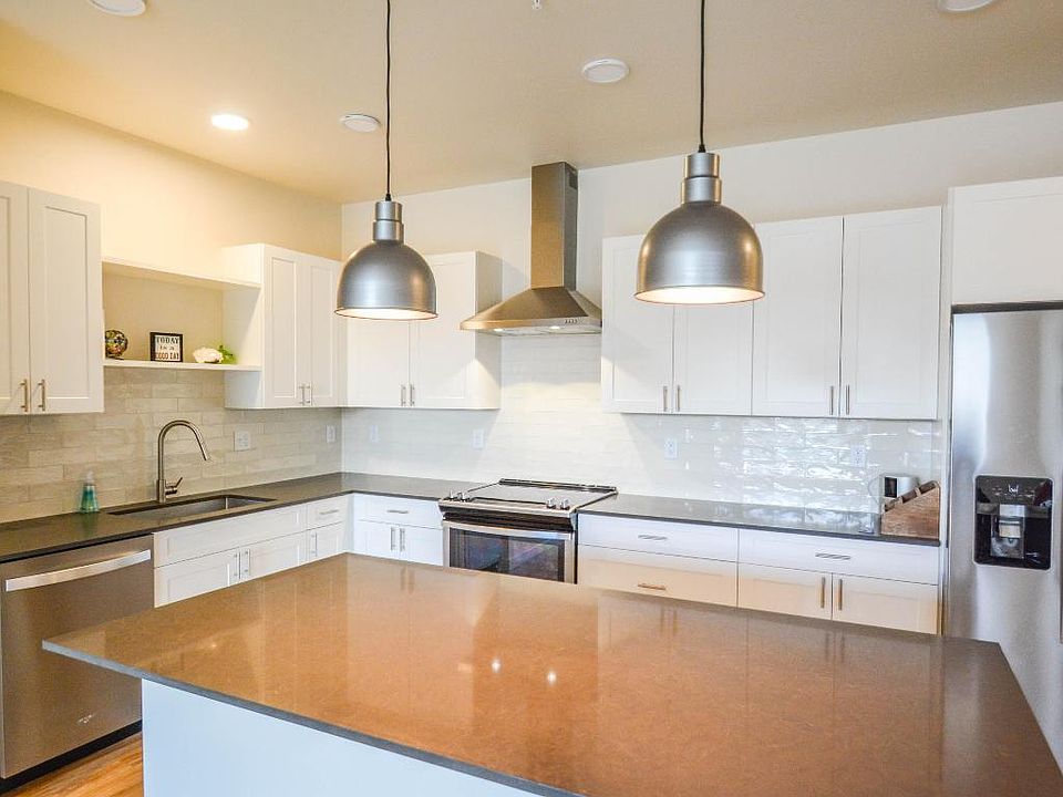 1st image of 2222B Willow Dr Unit 38