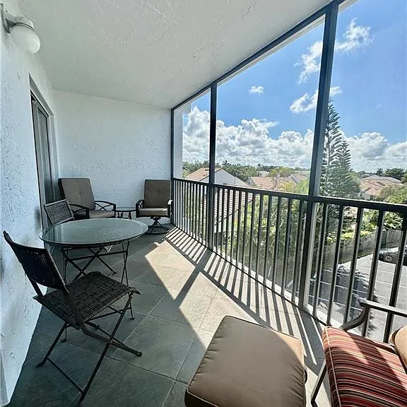 555 Park Shore Dr #B-403 — Photo 36