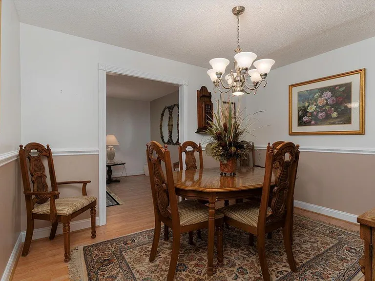 109 Swan Dr — Photo 3