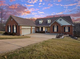 1509 Dietrich Ridge Dr, Ballwin, MO 63021