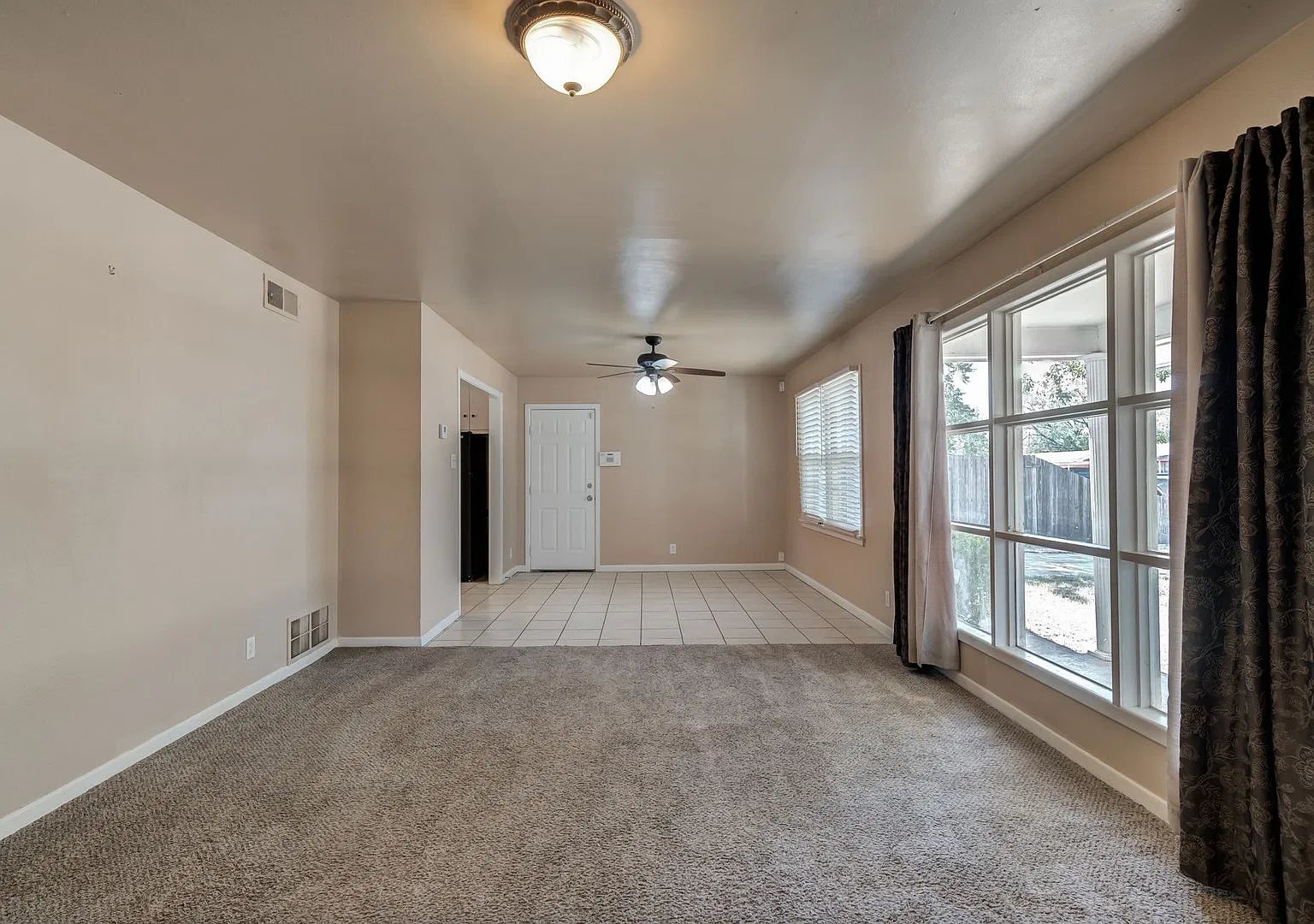 Charming 3-Bedroom Home Near Texas Tech Bonus Shop Included! — Photo 4