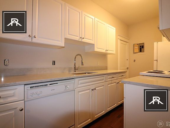 2nd image of 13 Stearns Rd #6