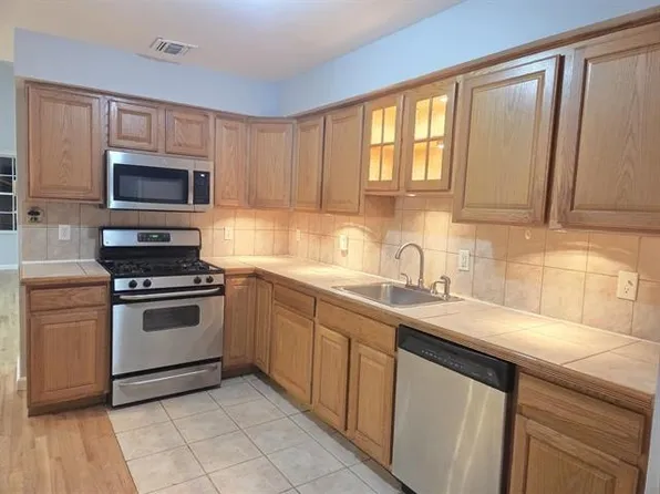 27 Jewett Ave, Jersey City, NJ 07304