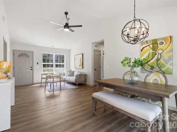 1420 Eagles Landing Dr, Charlotte, NC 28214