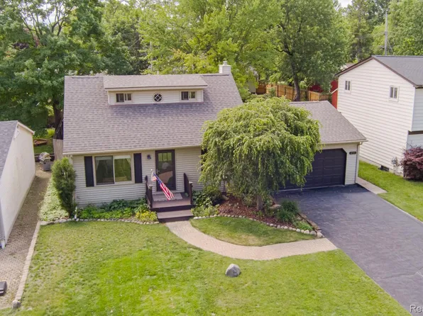 4741 Meadowbrook Ave, Clarkston, MI 48348