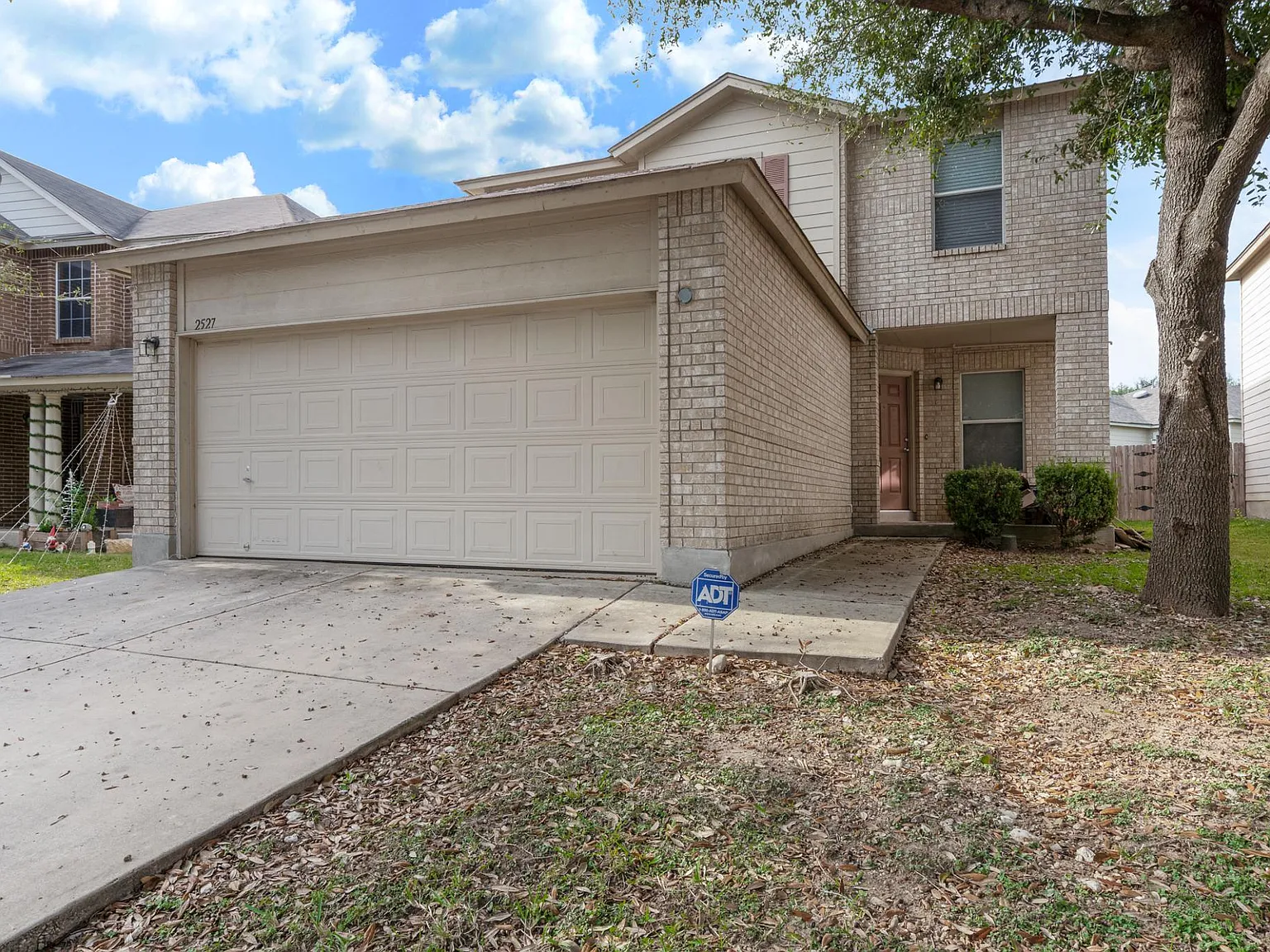 3 bed, 2.5 bath, 2408 sqft, $1,800 — Photo 3