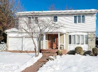 61 Valley Ln E, Valley Stream, NY 11581