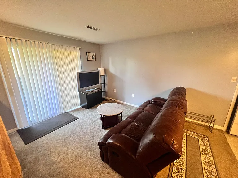 800 Claytor Sq — Photo 4