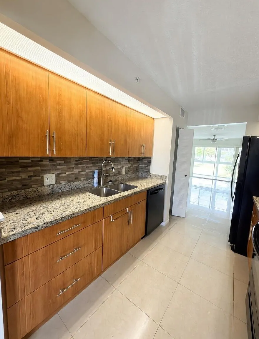 12551 SW 16th Ct — Photo 4