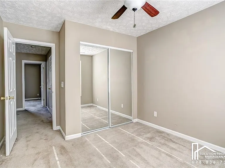 709 Bedford Ct — Photo 4