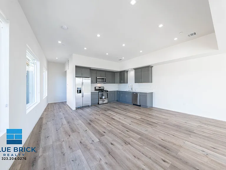 5239-5241 Huntington Dr S — Photo 8