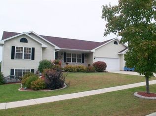 720 Links Dr, Poynette, WI 53955