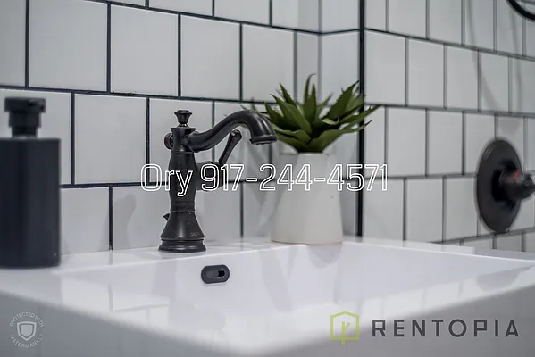 Rented by Rentopia | media 100