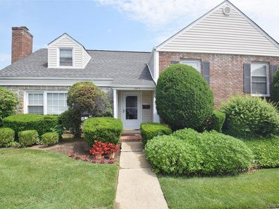 283 Princeton Road, Rockville Centre, NY, 11570