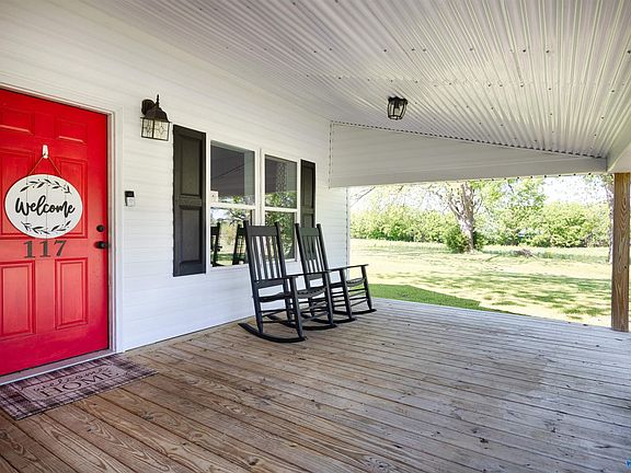 3rd image of 117 Railroad Cir