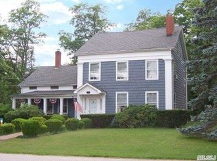 16 Everett Dr, Yaphank, NY 11980