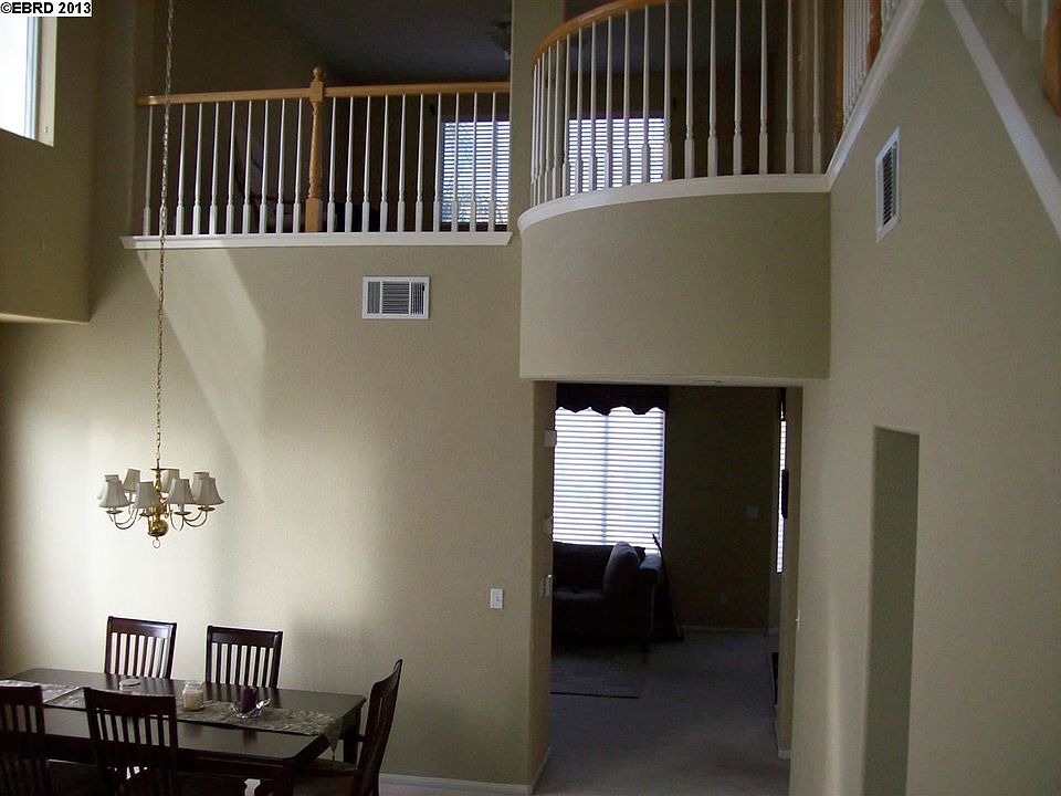 2nd image of 925 Yardley Pl
