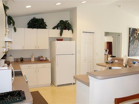 2nd image of 2755 SE Helms Ave