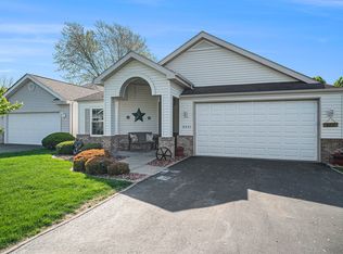 8251 Pointe Dr, Winfield, IN 46307