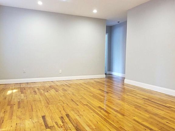3rd image of 922 Bronx Park S APT 4B