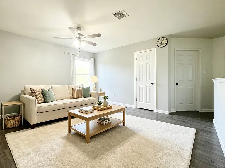 2401 Joliet Pl — Photo 15