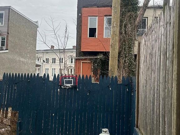 4th image of 32 General Greene Ave