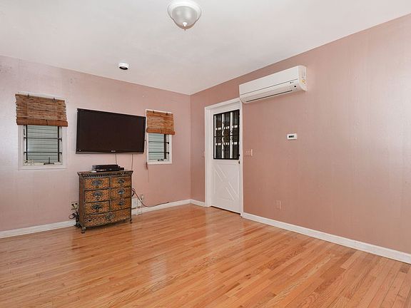 3rd image of 21914 94th Ave