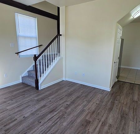 5th image of 225 Pemberton Rd APT 2B