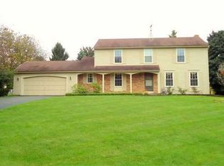 42 Concord Dr, Pittsford, NY 14534