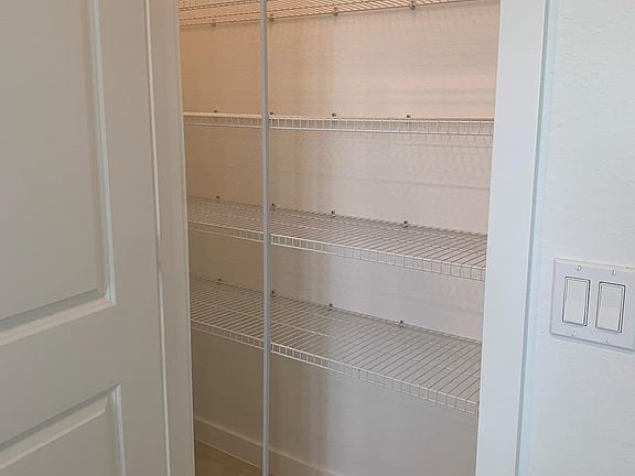 5th image of 2730 NE Breezeway Cir
