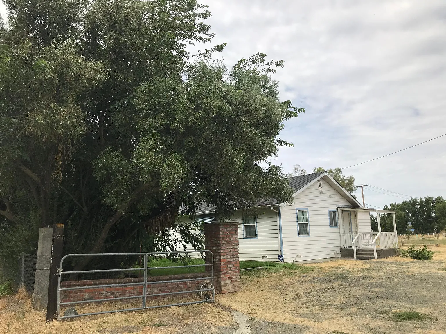 6757 Willow Rd photo 1