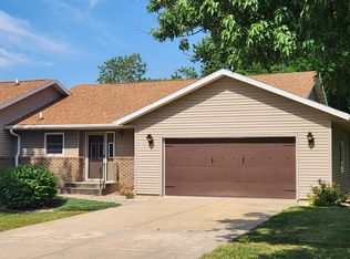 814 N Greenfield Dr, Freeport, IL 61032