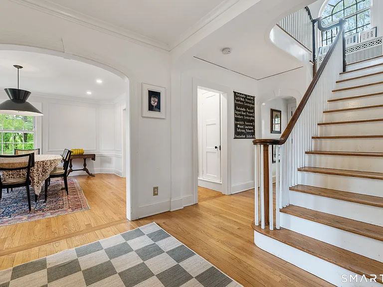 400 Quaker Ln N — Photo 17
