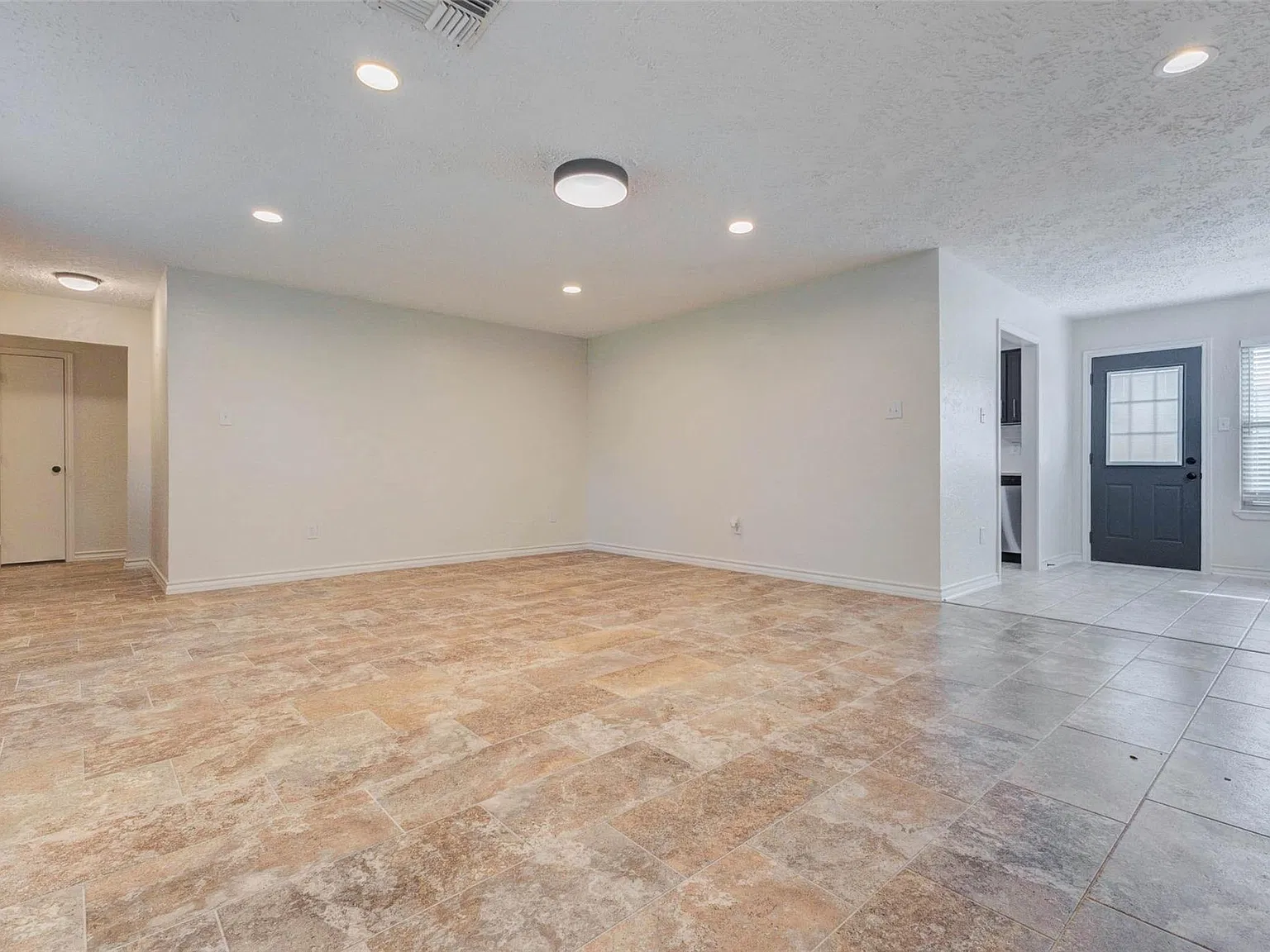 3 bed, 2.0 bath, 1477 sqft, $1,850 — Photo 4