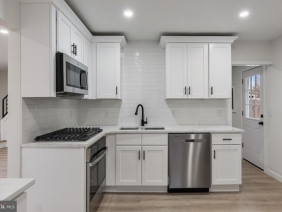 3rd image of 410 Princeton Blvd