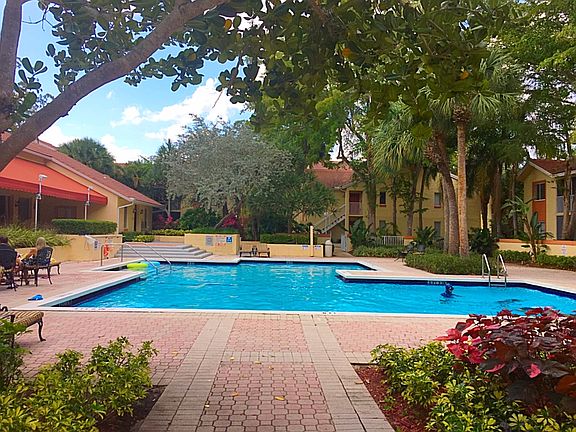 2nd image of 924 Coral Club Dr #924
