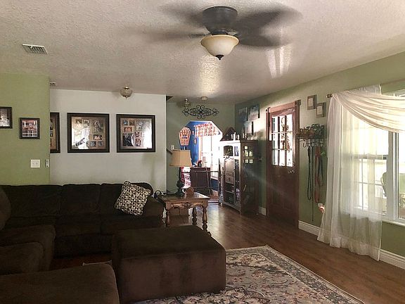 Living room/ front entrance