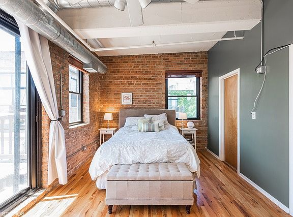 5th image of 2342 W Saint Paul Ave APT 209