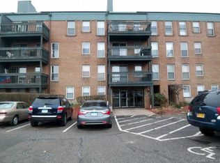 136 Kane St APT B6, West Hartford, CT 06119
