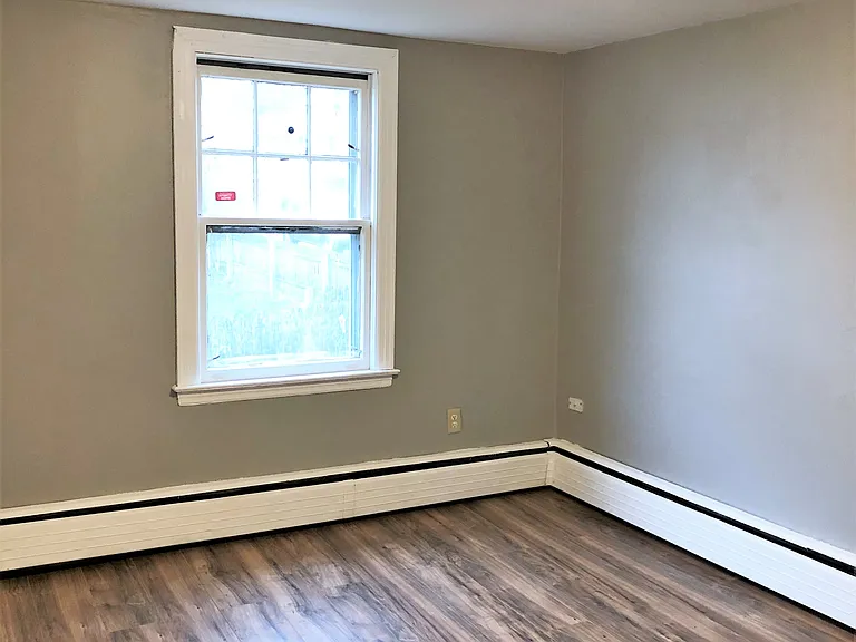 300 Sylvan Ave #A — Photo 6