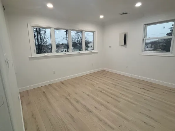 (undisclosed Address), Farmingdale, NY 11735