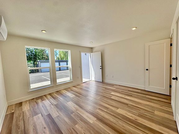 5th image of 5406 NE 34th St #B-6