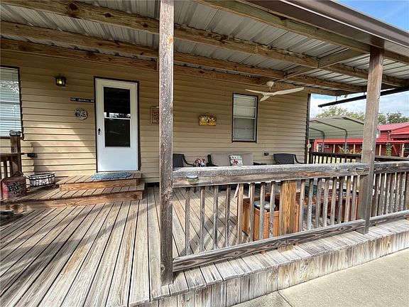 2nd image of 302 Oak Hill Dr